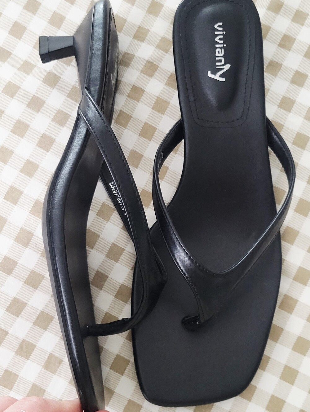 Viviana Black Women's Square Toe Low Kitten Heel Thong Sandals, Sz 9